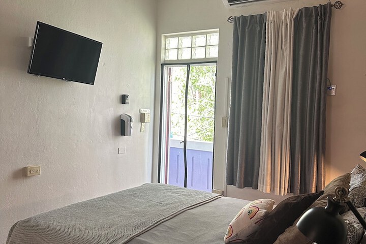 Room 13 of 98