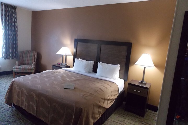 1 King Bed Business Room (13 of 24)