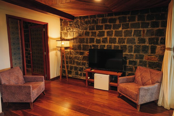 Room 8 of 76