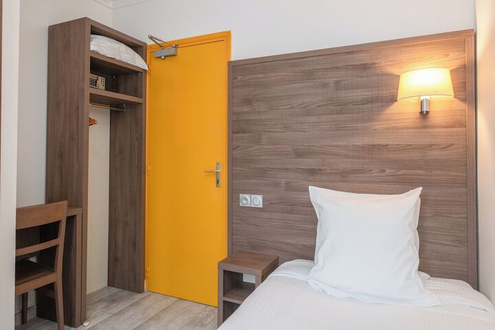 Room 7 of 27
