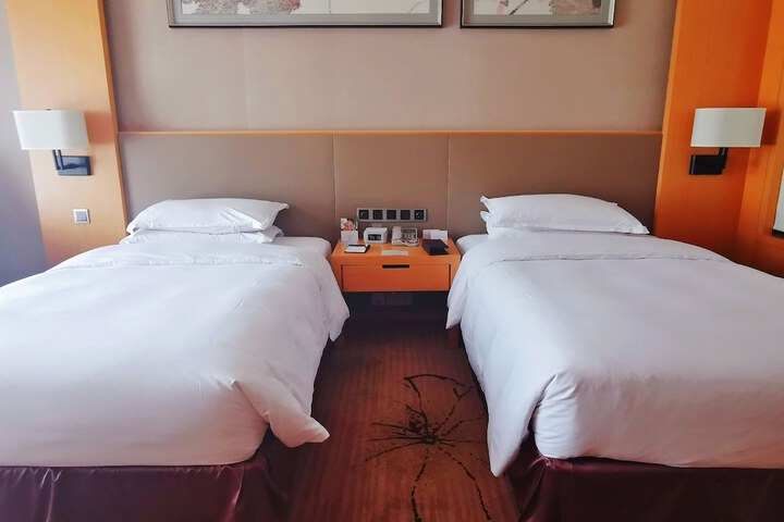 Room 4 of 27