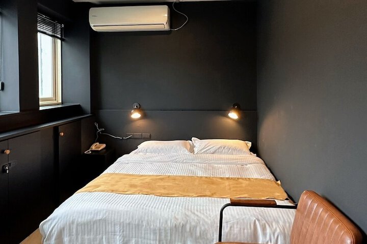 Room 27 of 68