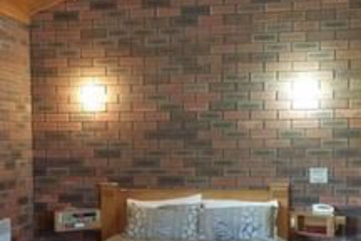 Room 6 of 16