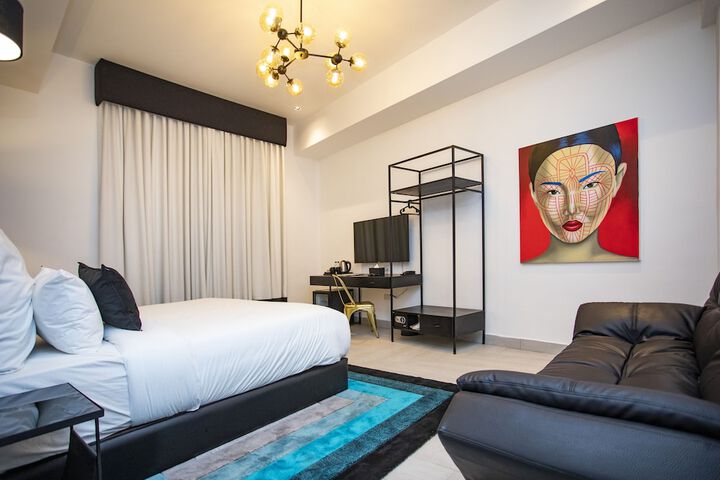 Room 9 of 34