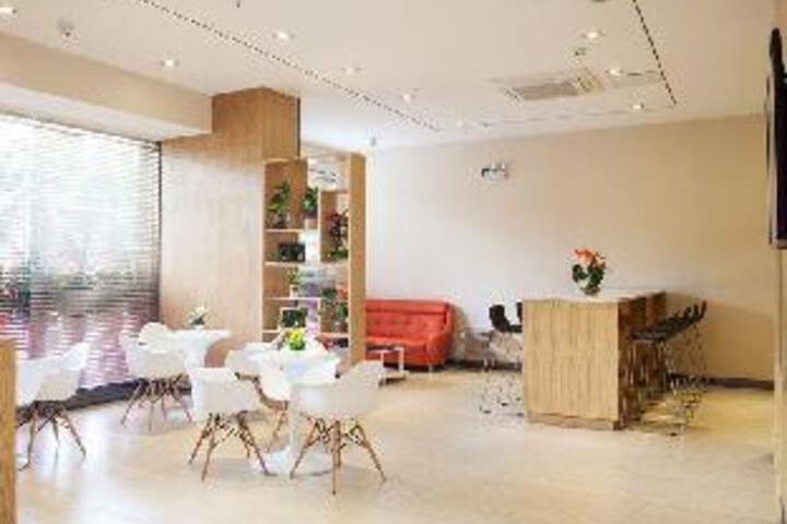 IU Hotel Shijiazhuang Xinji Shifu Street Branch