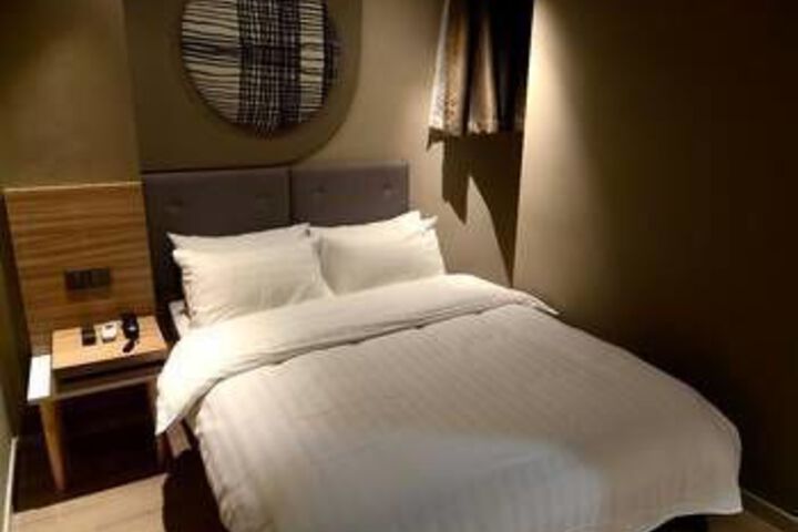 Room 12 of 14