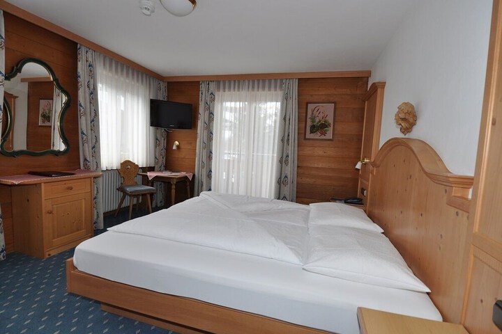 Room 5 of 29