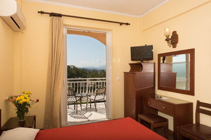 Room 5 of 30