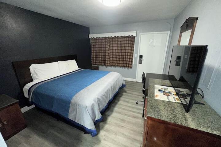 Room 5 of 14