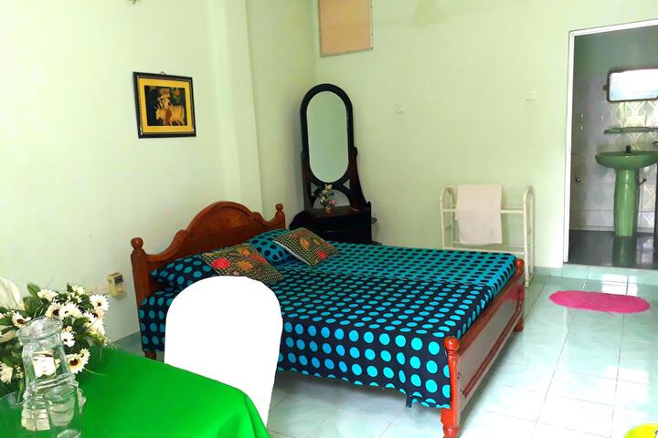 Room 9 of 18