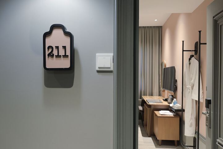 Room 27 of 56