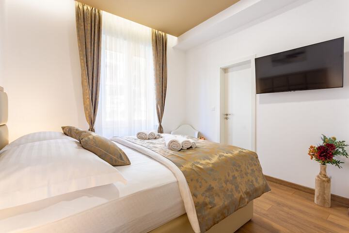 Room 16 of 33