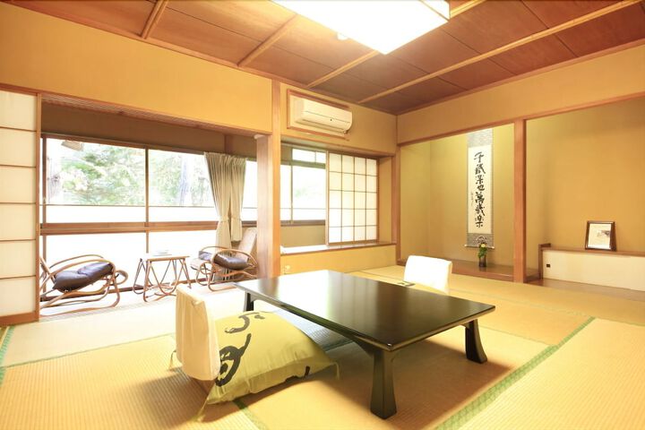 Room 9 of 145