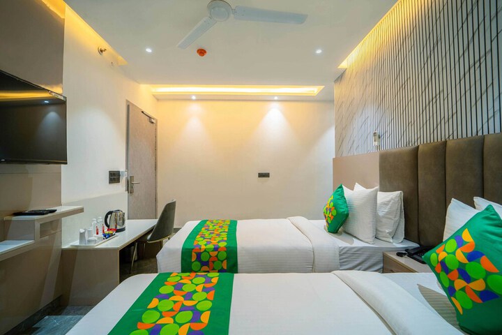 Room 15 of 33