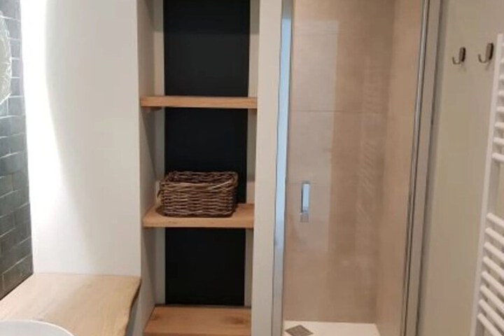 Room 42 of 51