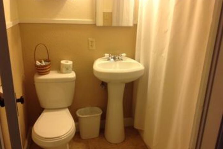 Room 12 of 77