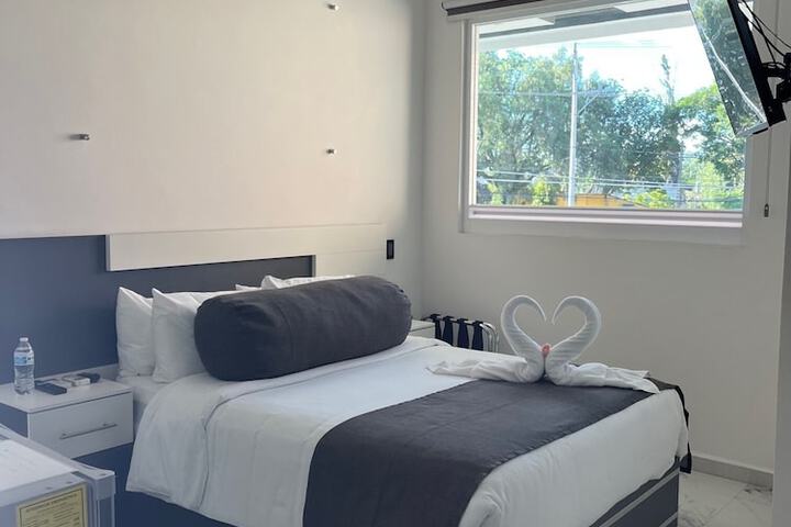 Room 10 of 28