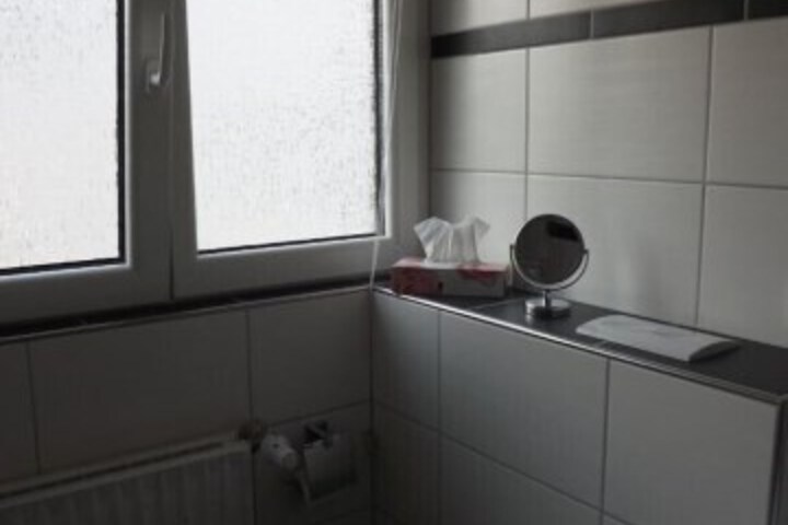 Room 10 of 33