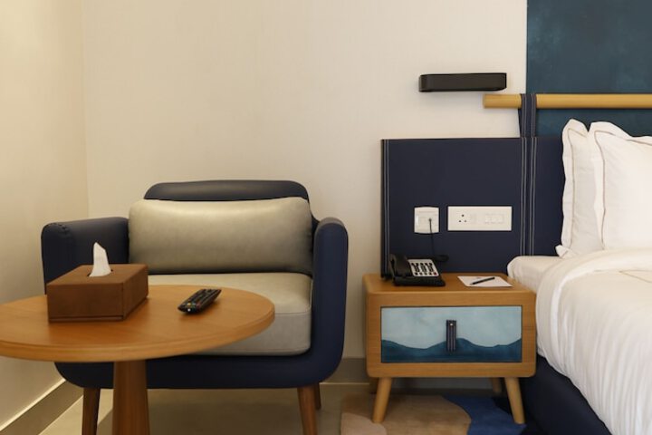 Room 9 of 32