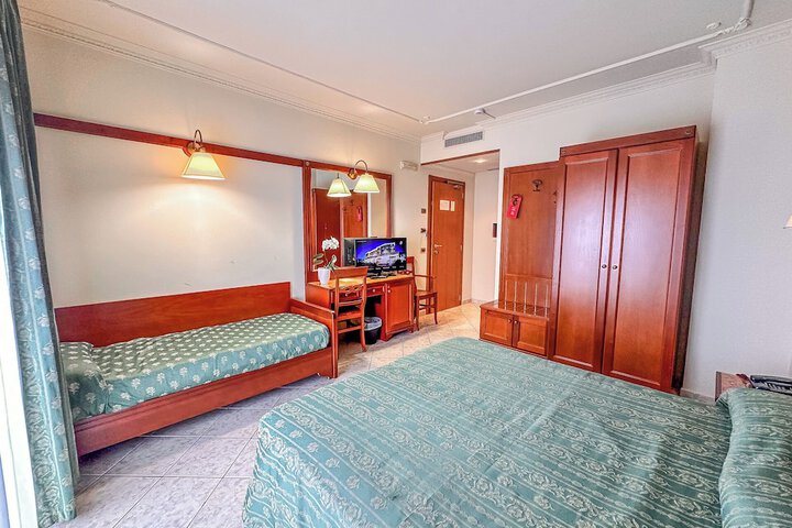 Room 17 of 41