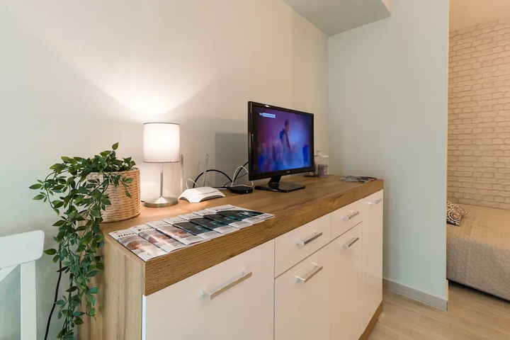 Room 3 of 18