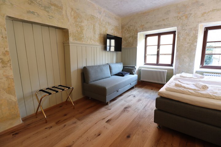 Room 44 of 102