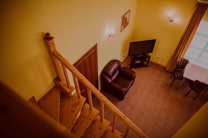 Room 28 of 90