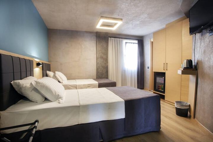 Room 17 of 39