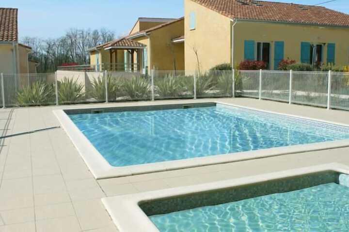 Hotel with Pool