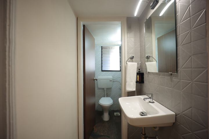 Room 25 of 34