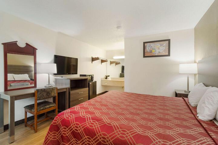 1 King Bed (2 of 2)