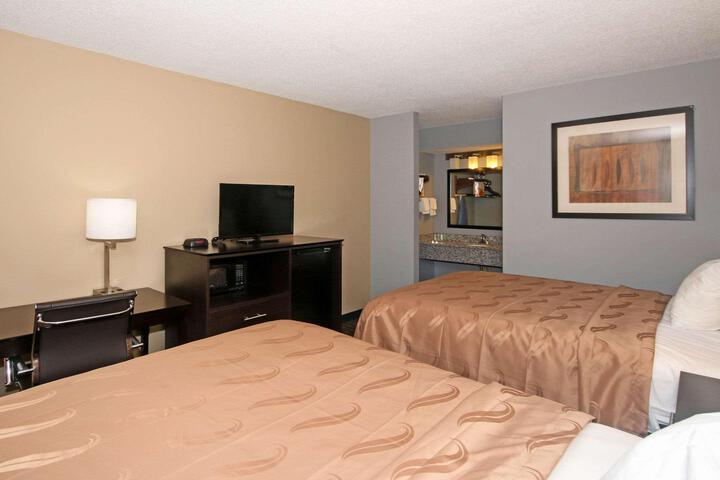 2 Queen Beds (8 of 8)