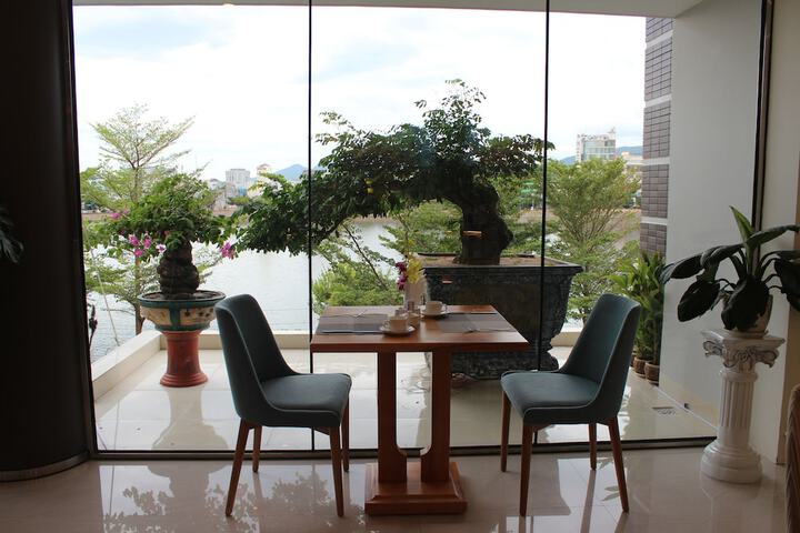 Dining 62 of 74
