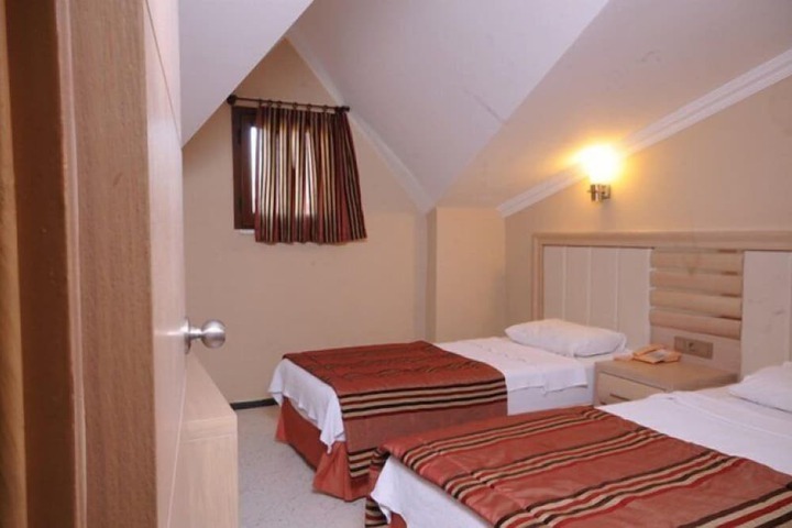 Room 7 of 44