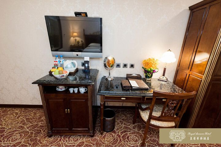 Room 16 of 216