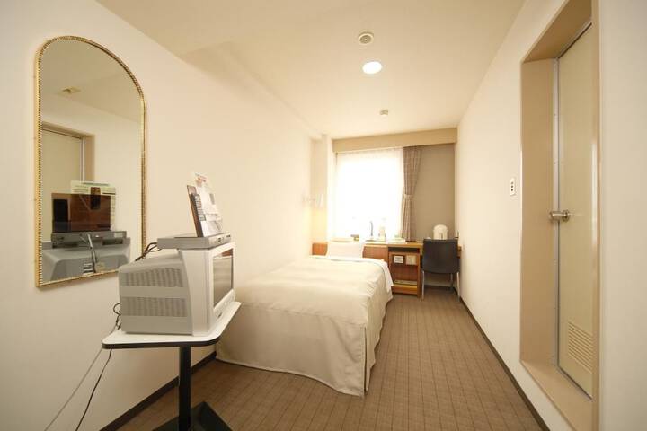 Room 10 of 16