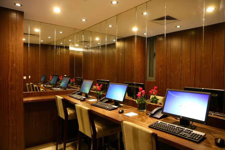 Business Center 68 of 74