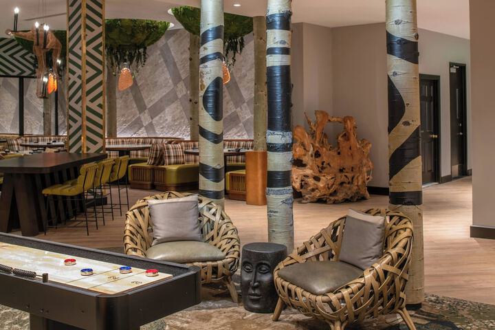 Lobby lounge