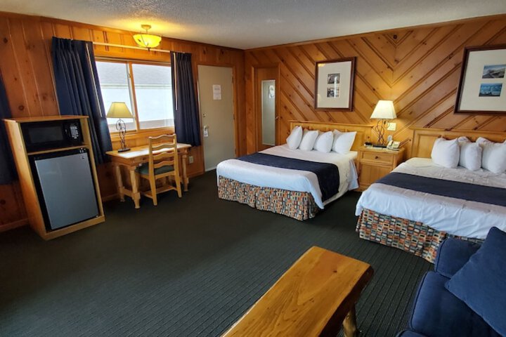 Room 4 of 145
