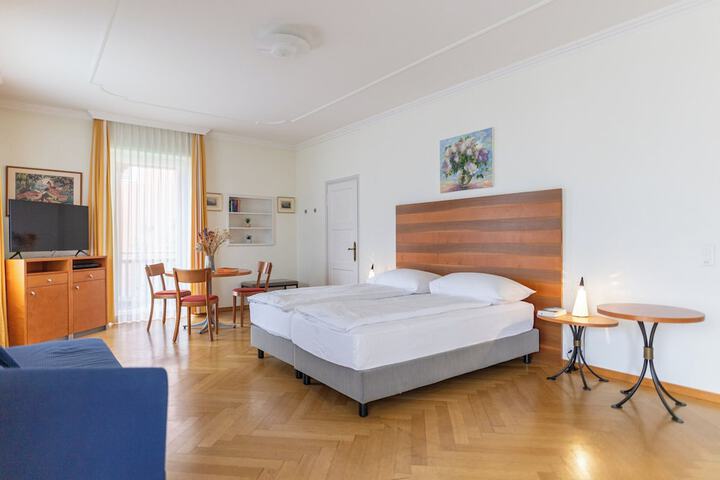 Room 25 of 156