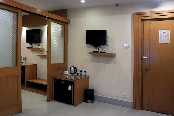 Room 33 of 64