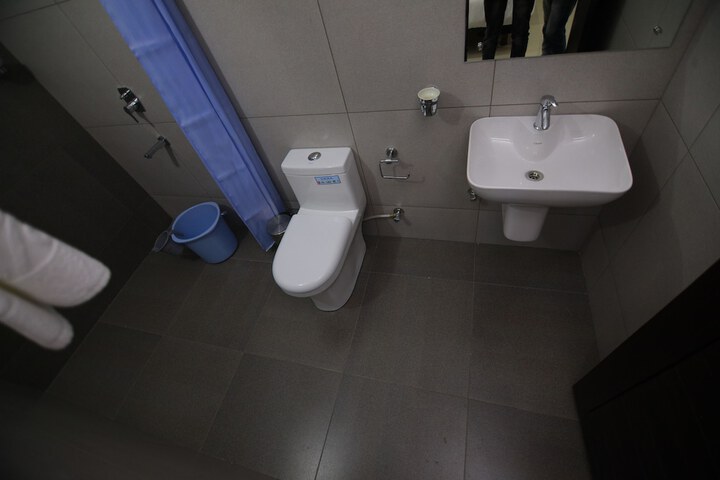 Room 11 of 25