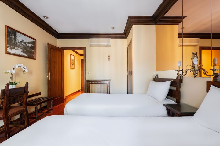 Room 8 of 46
