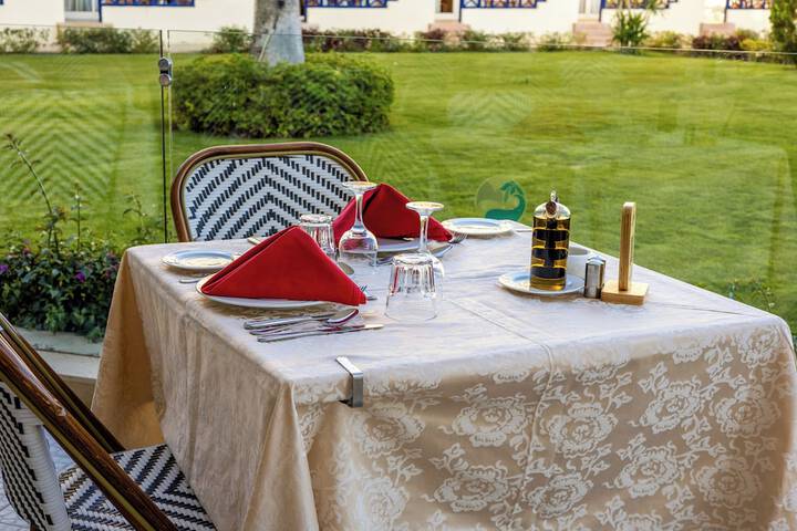 Dining 46 of 70