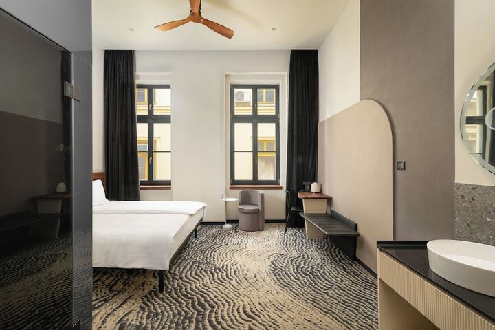 Room 21 of 52