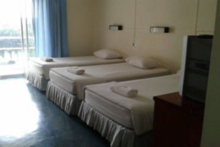 Room 8 of 18