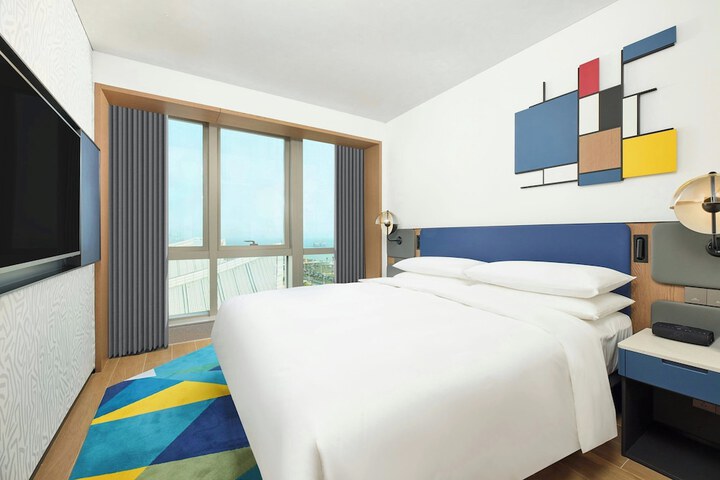 Room 18 of 30