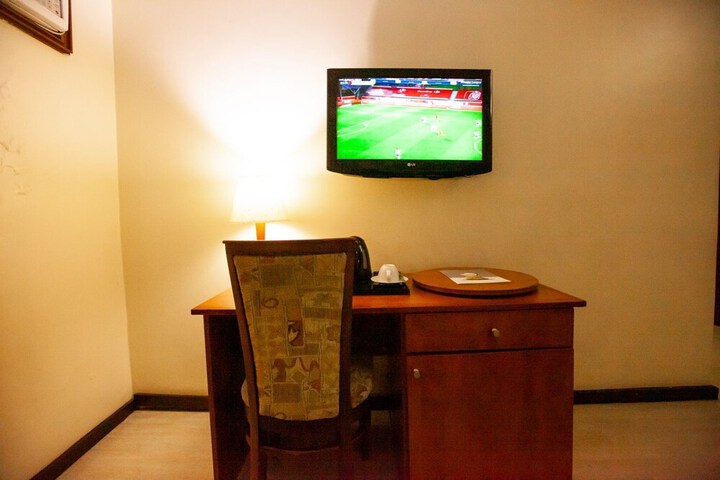 Room 7 of 9