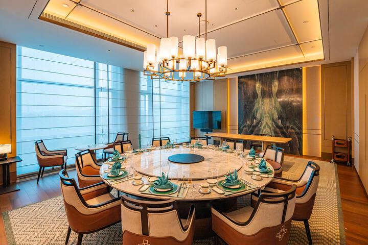 Dining 10 of 94