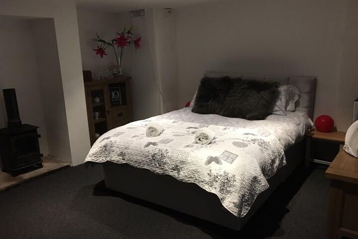Room 5 of 11